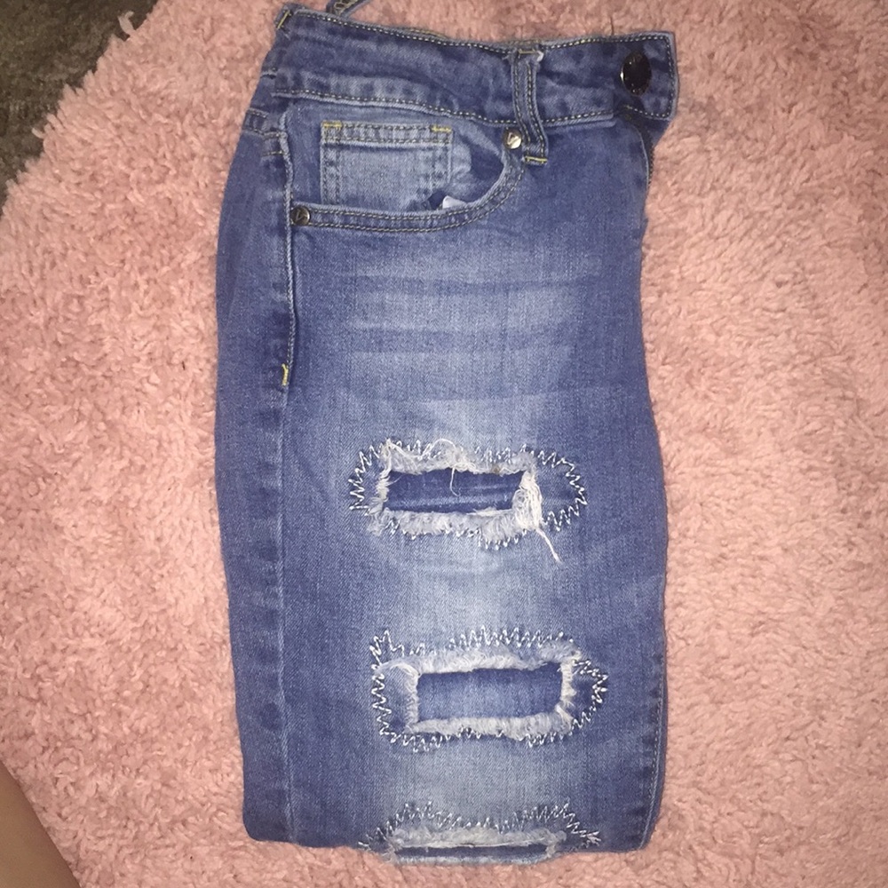 3 pairs of skinny jeans 2 pair are the same brand.